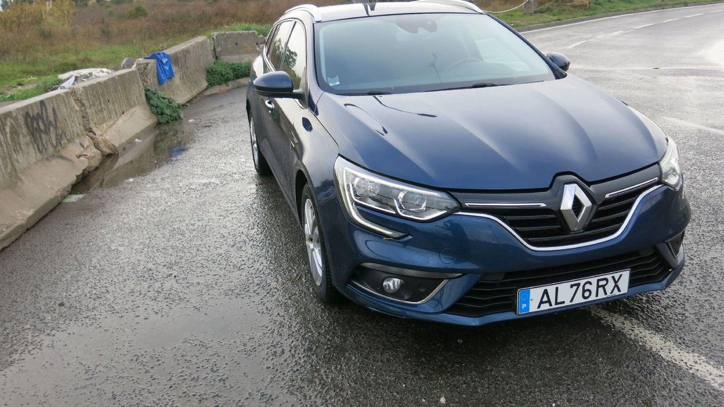 www.Particulares.PT - Renault Megane Sport Tourer 1.5 Blue dCi Limited EDC - Carro Usado