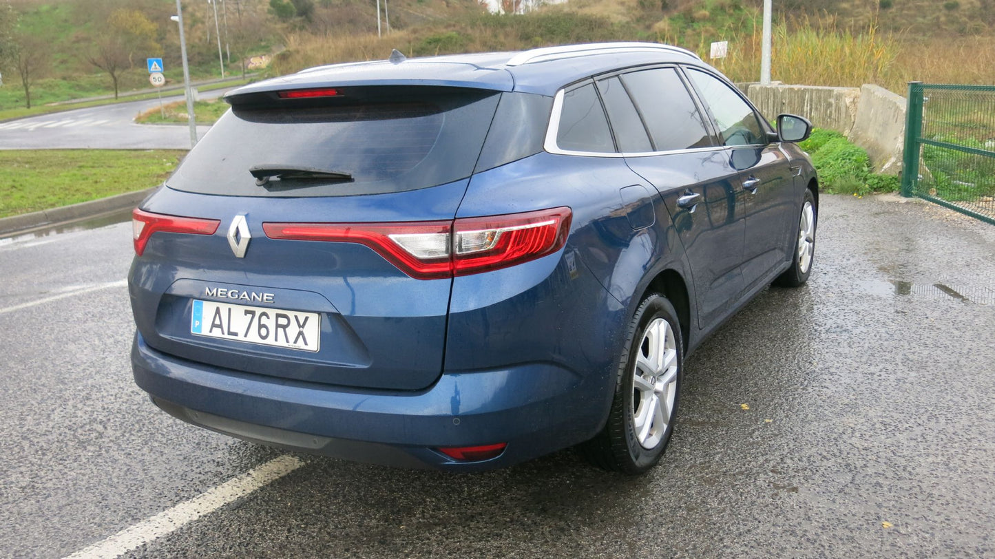 www.Particulares.PT - Renault Megane Sport Tourer 1.5 Blue dCi Limited EDC - Carro Usado