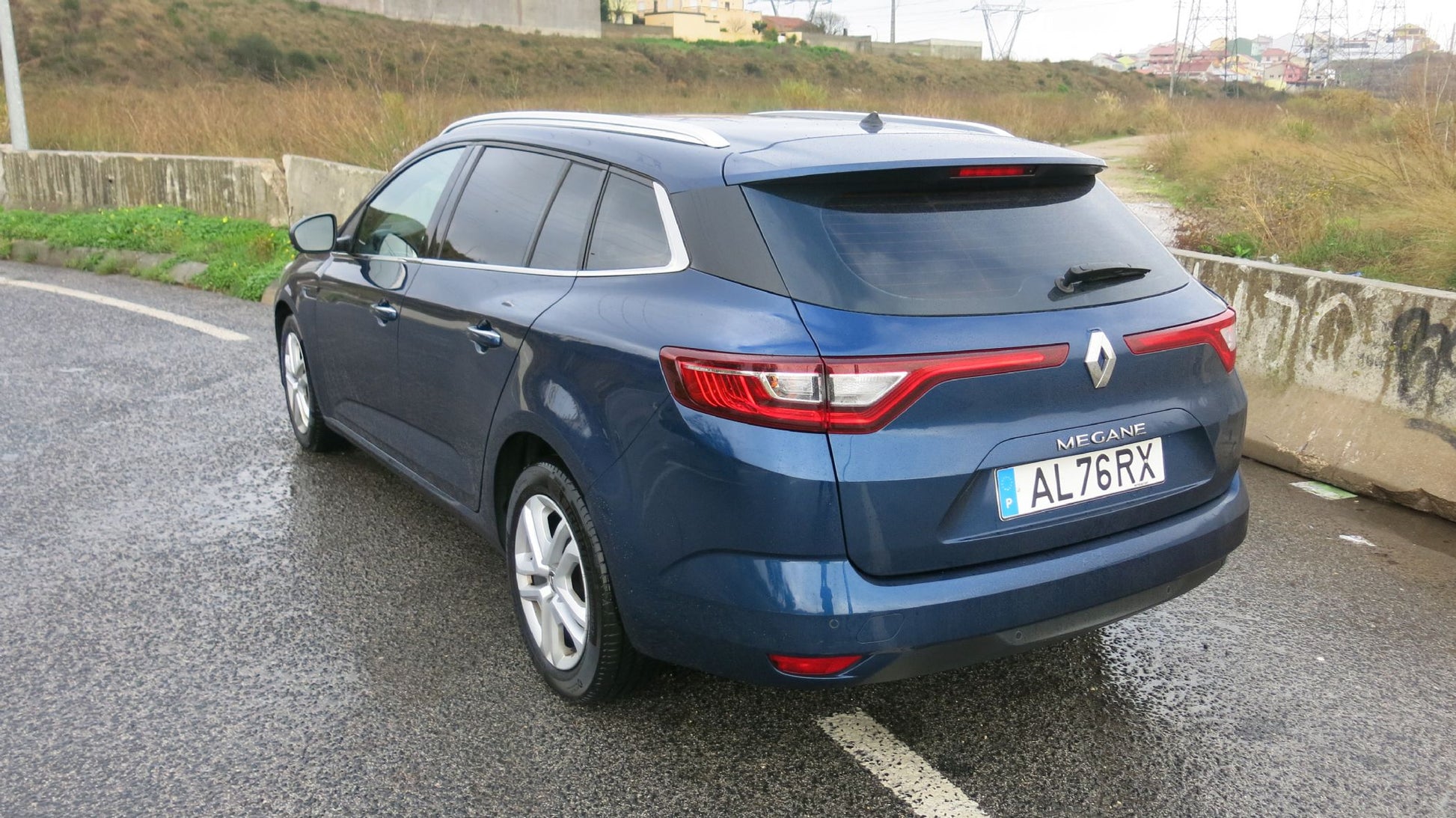 www.Particulares.PT - Renault Megane Sport Tourer 1.5 Blue dCi Limited EDC - Carro Usado