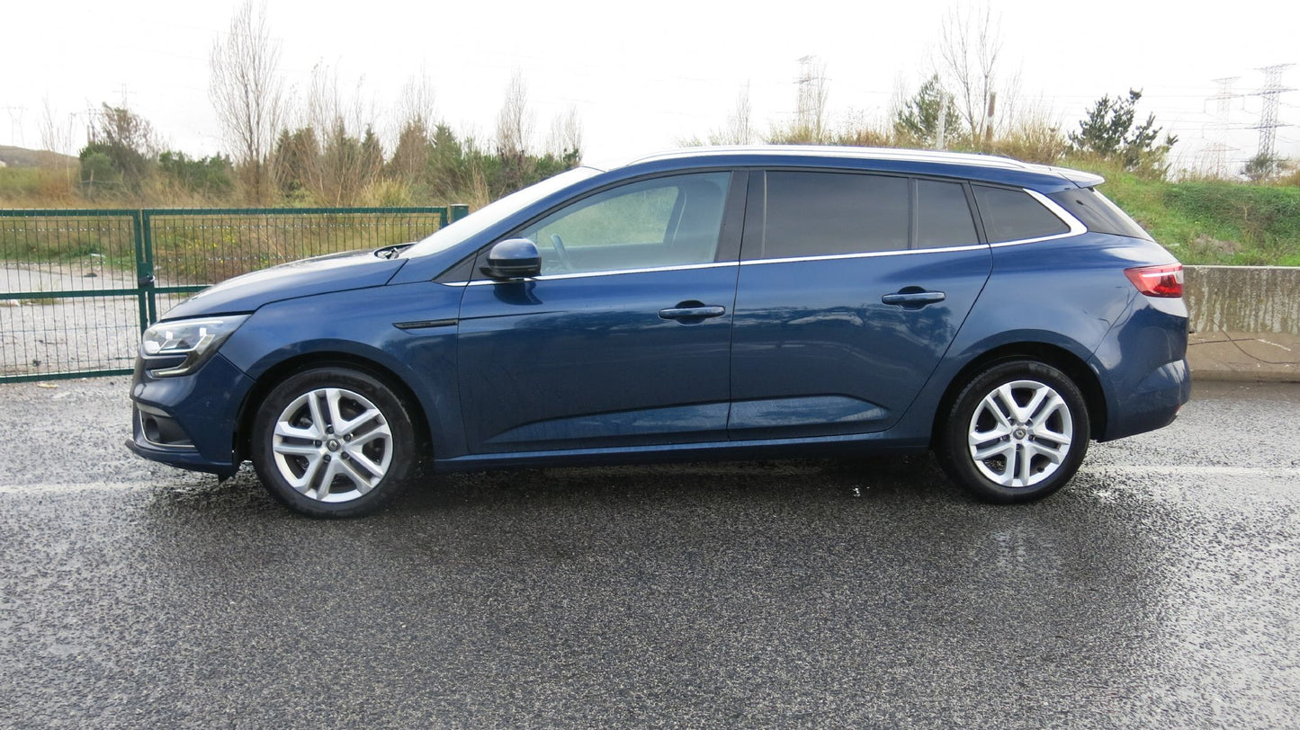 www.Particulares.PT - Renault Megane Sport Tourer 1.5 Blue dCi Limited EDC - Carro Usado